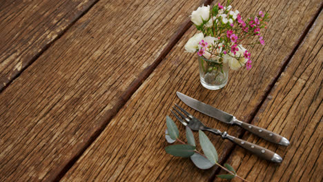 Various-cutlery-on-wooden-table-4k