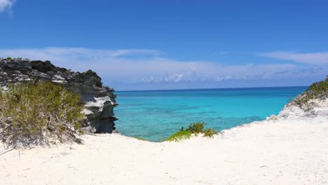 static view of the ocean in exuma in the bahama