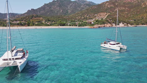 Gente-Aérea-En-Barcos-Durante-Las-Vacaciones-De-Verano