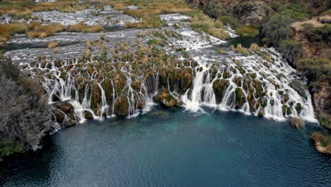 Hermosas-Lagunas-Sudamericanas-Y-Cascadas-De-Huancaya-En-Peru