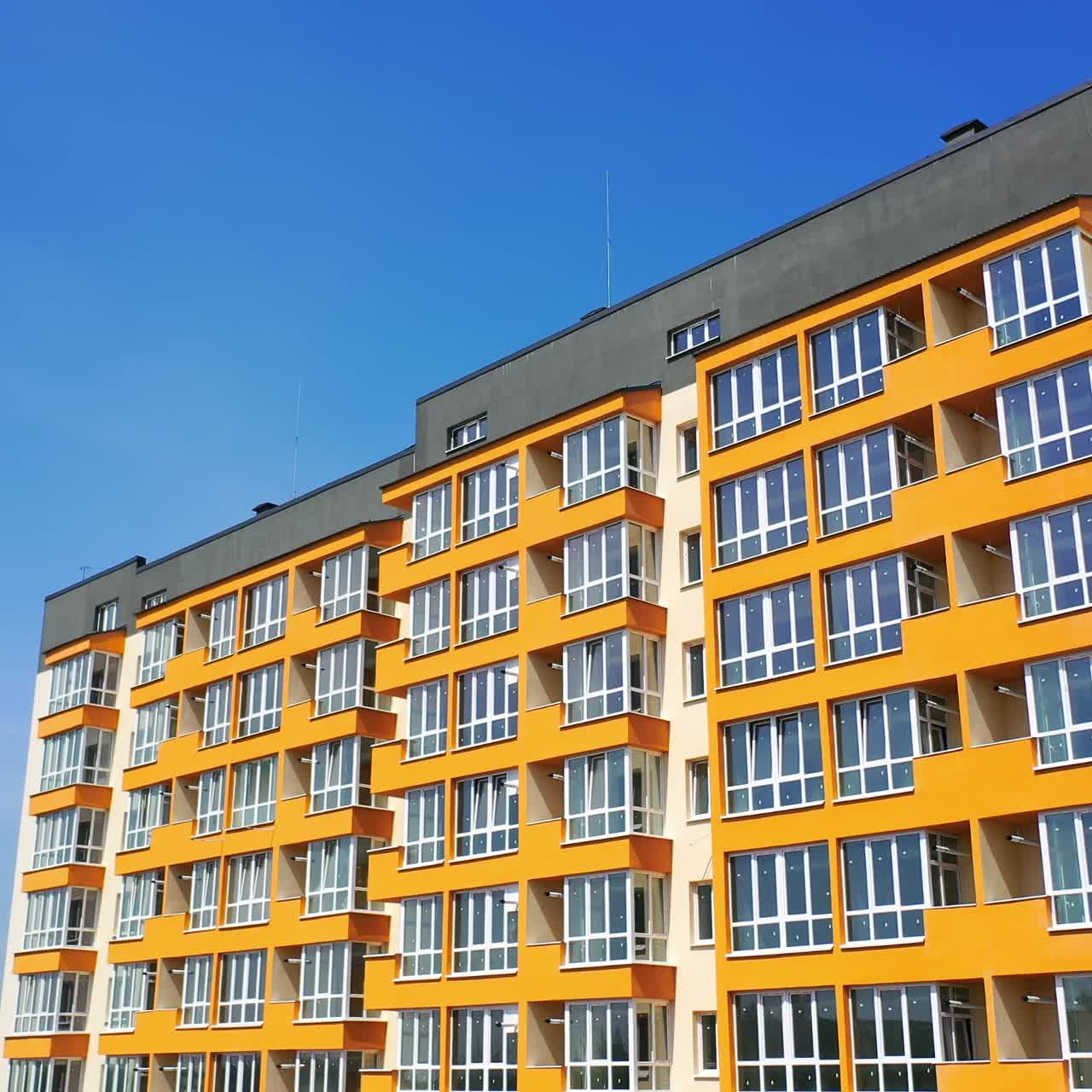 moderne lejlighedsbygnings ydre