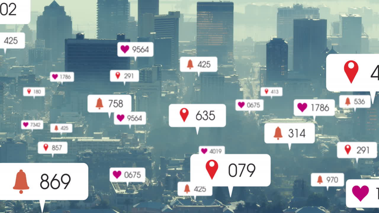 여러 소셜 미디어 아이콘의 애니메이션이 도시 풍경의 공중 전망에 대해 떠다니고 있습니다.