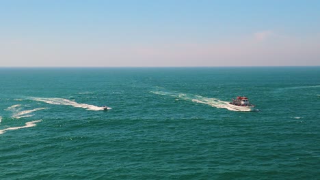 Crucero-En-Barco-Turístico-Y-Yate-En-Mission-Bay,-San-Diego,-California---Toma-Aérea