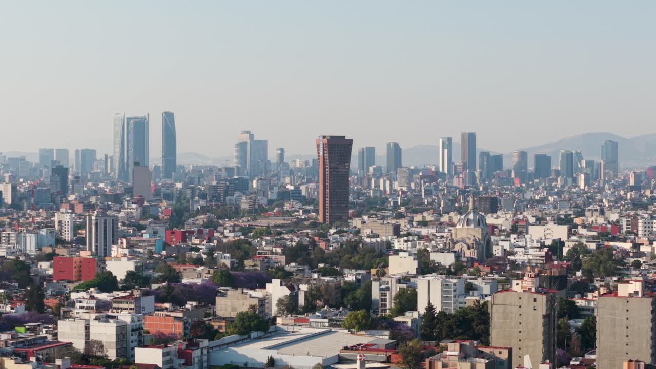 Afternoon smog over CDMX, aerial footage