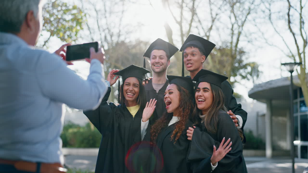 Gruppo di persone, fotografia di laurea