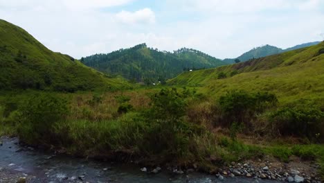 Toma-De-Drone-De-Un-Río