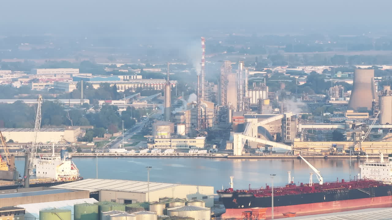 라베나에 있는 화학 및 석유화학 기둥