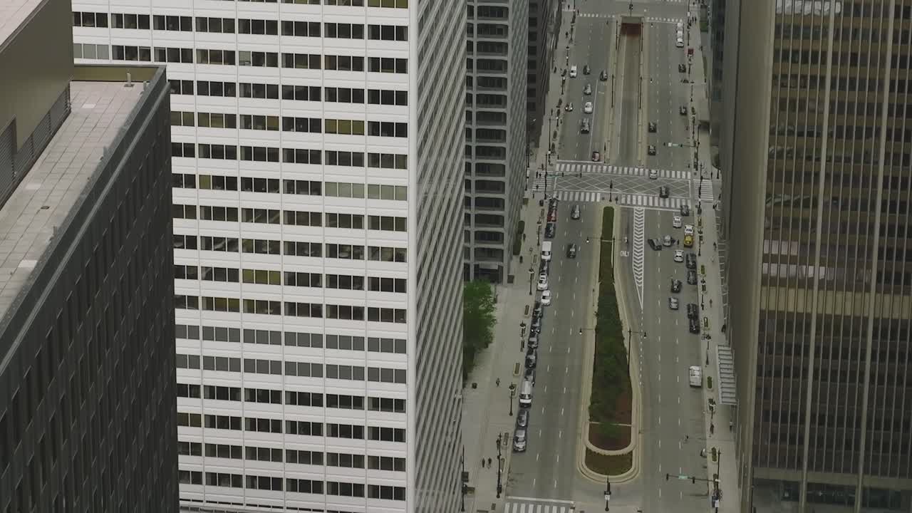 Paseo del Río Chicago e intersección de calles