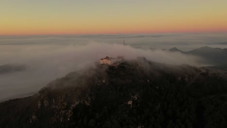 Sunrise-in-Europe's-mountain-ranges-with-fog-rolling-over-the-hills-at-first-light