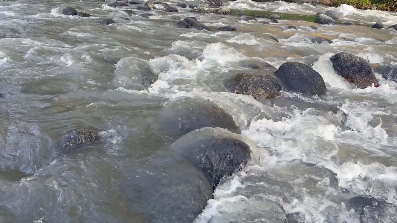 Pahalgam Bisaran India, Empty Roads, Stalled Business, Fresh Waters and beautiful Village , no tourists walks in this beauty landscape.