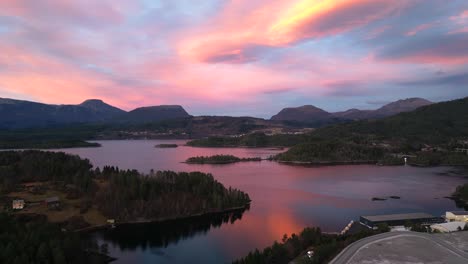 Sonnenuntergang-über-Dem-Skodjestraumen-Bei-Skodje