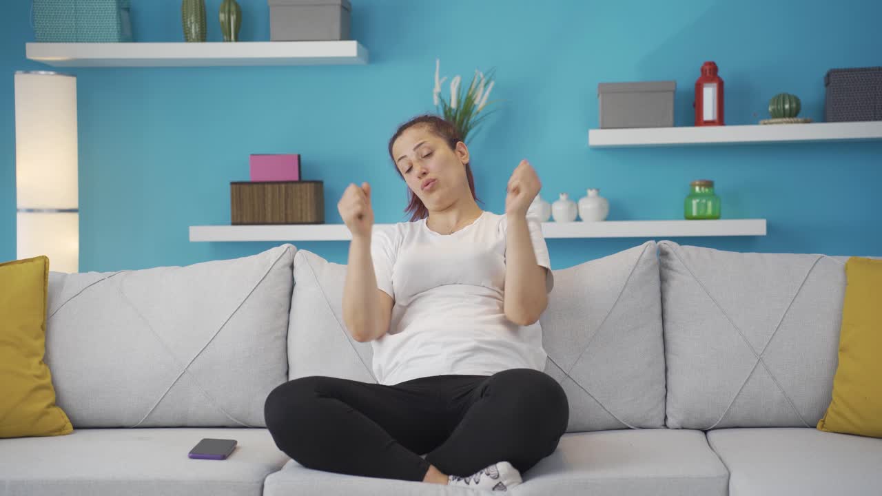 피곤하고 졸리는 여자.