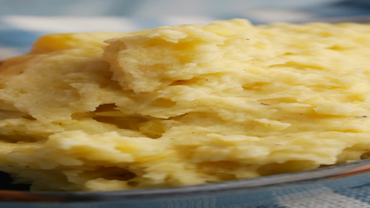 primer plano de puré de patatas cremoso