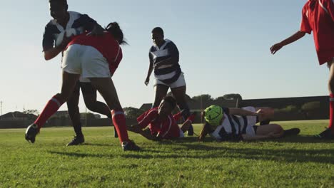 Rugbyspiel-Junger-Erwachsener-Frauen