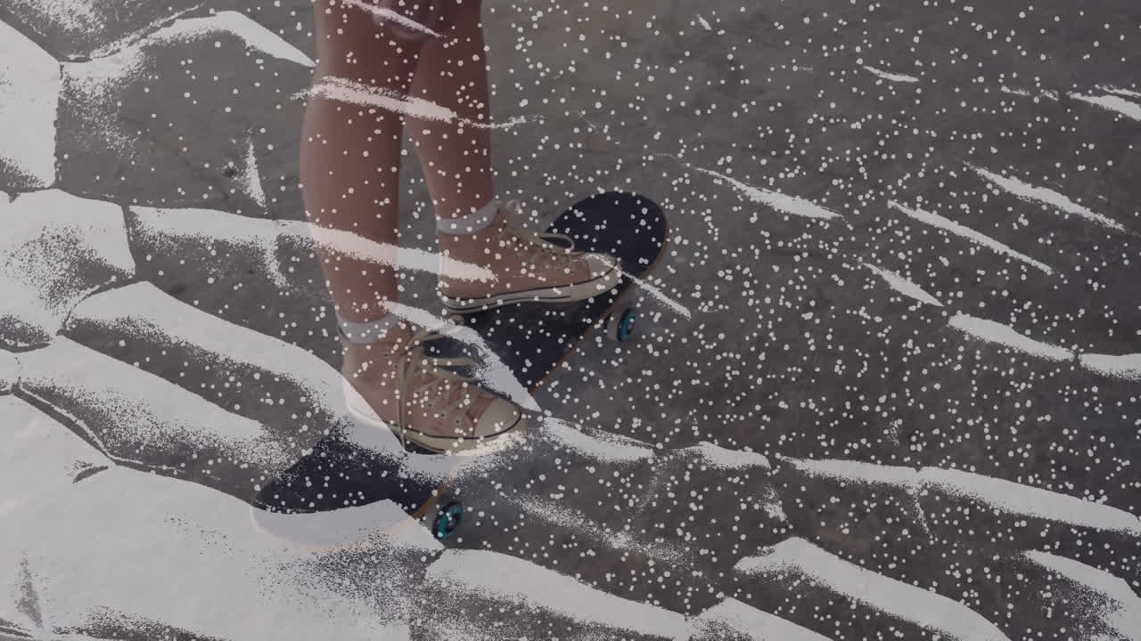 스케이트보드에 있는 백인 소년의 다리에 린 얼룩의 애니메이션