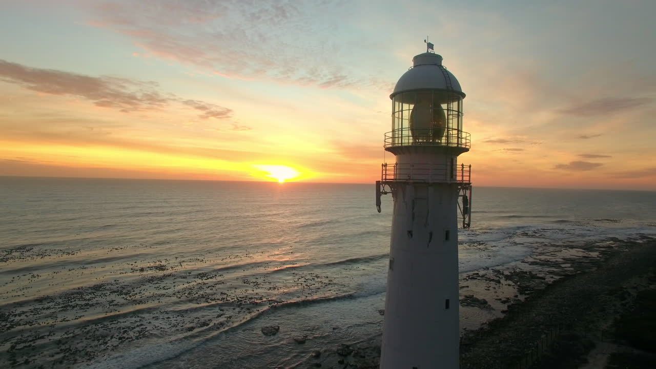 어 ⁇ 을 밝히고