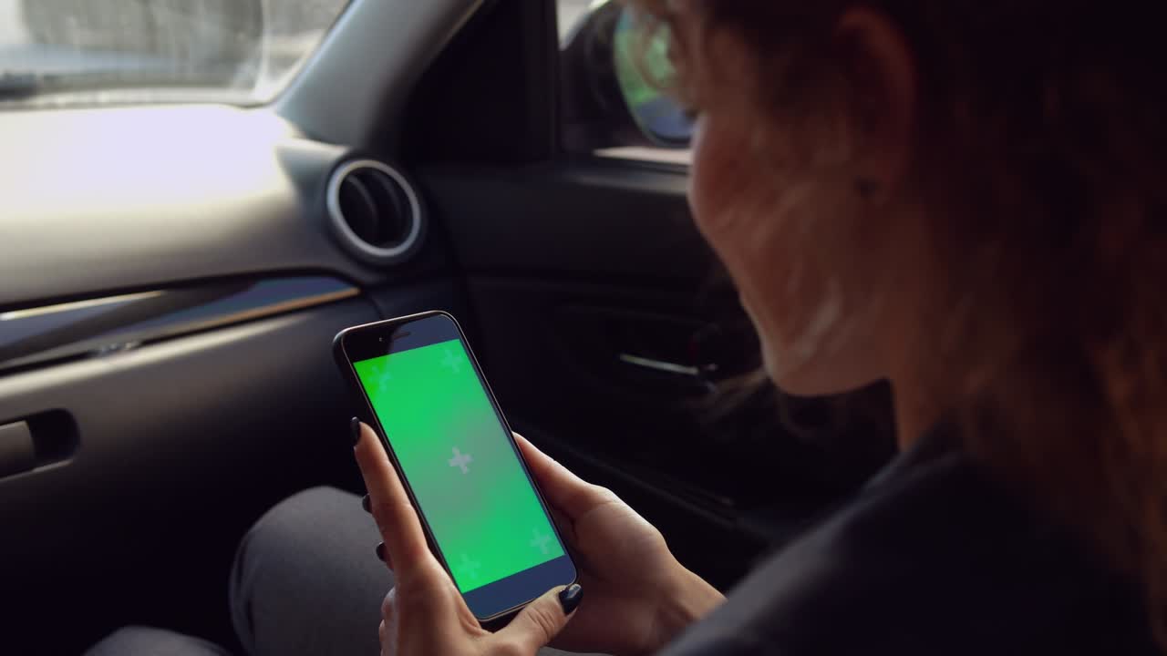 mujeres chateando en línea