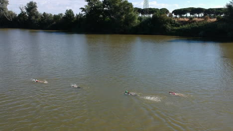 Competición-De-Natación-En-El-Río