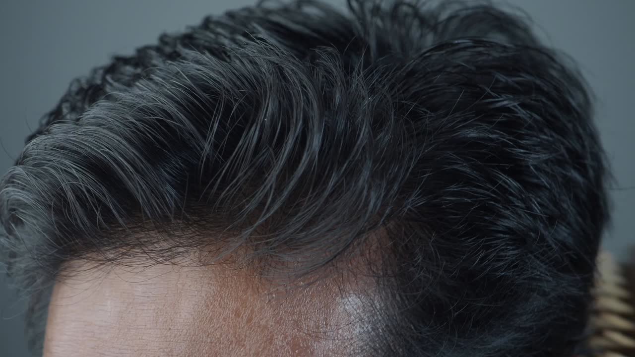 머리카락을 는 남자