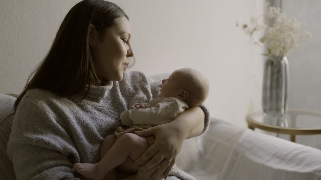 vínculo entre la madre y el bebé recién nacido