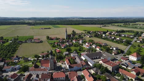 Aigen-Am-Inn-Bad-Füssing-Pueblo-Bávaro-Inferior-Vista-Aérea-De-Las-Iglesias-Y-La-Ciudad