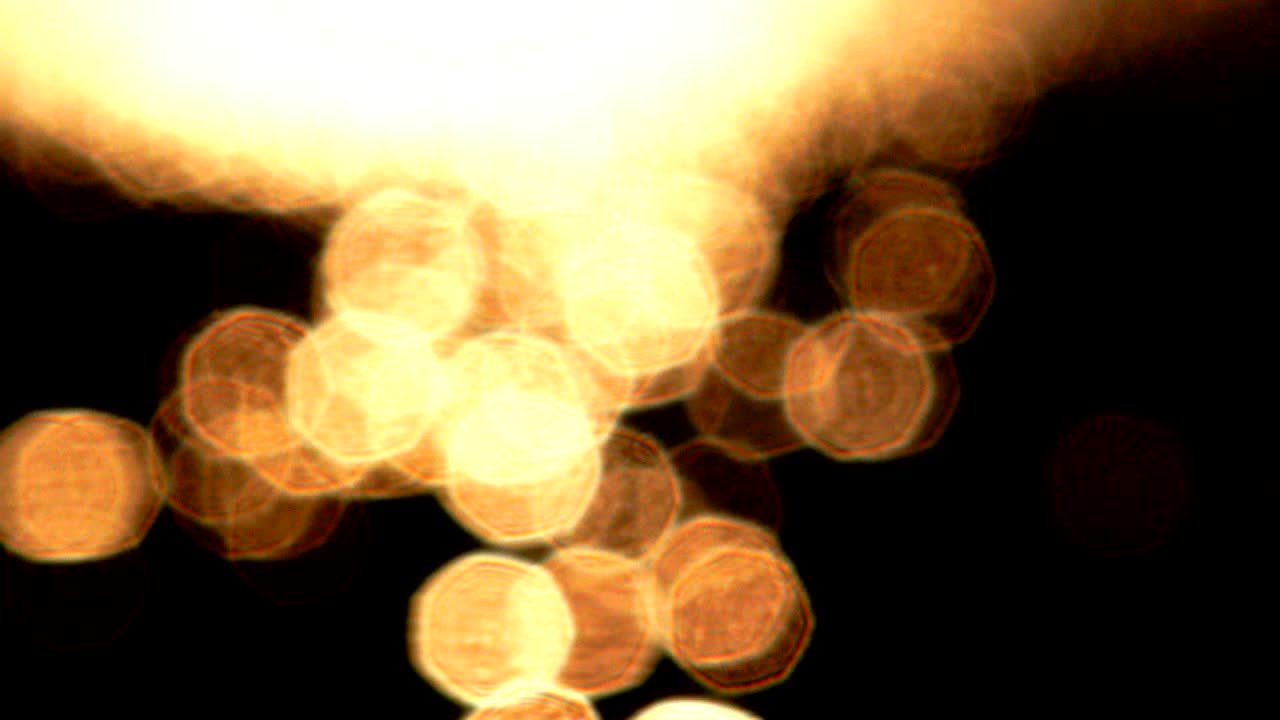 superficie desfocalizada del agua al atardecer