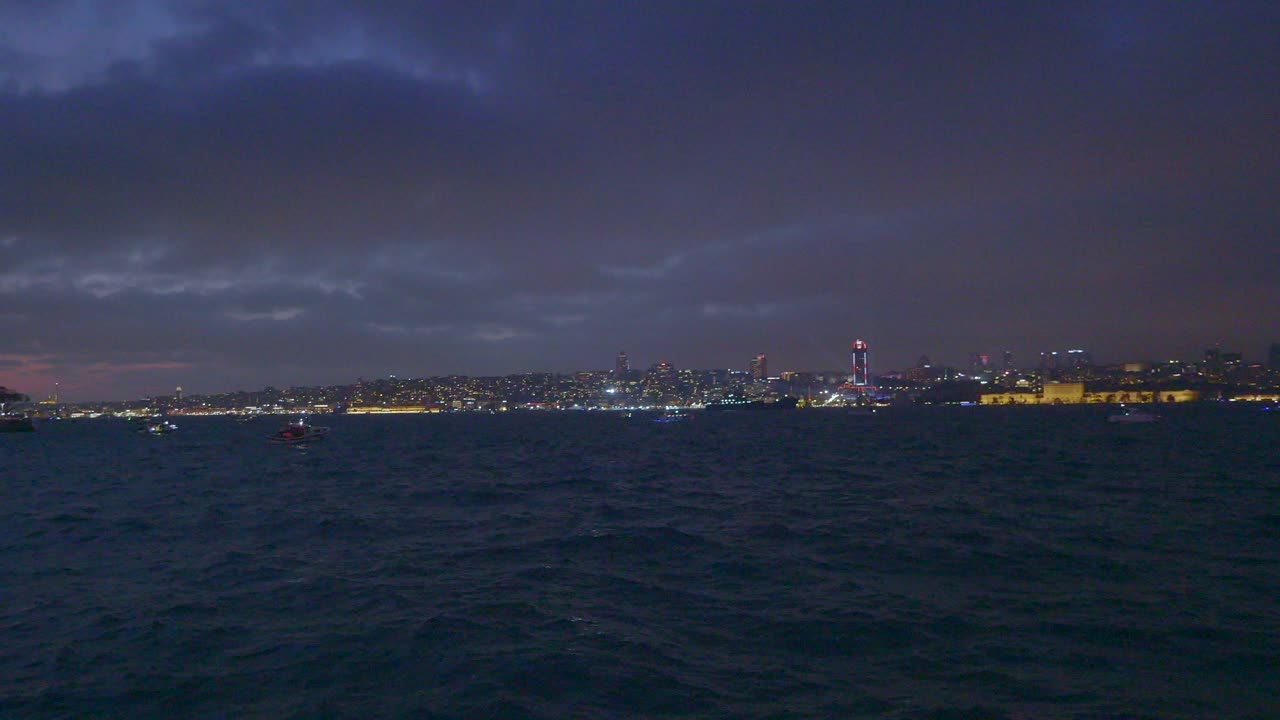 ночной вид на горизонт стамбула