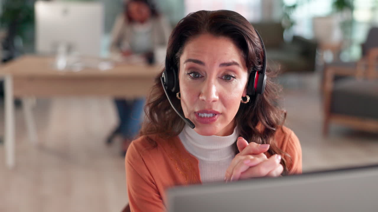 mujer en el servicio al cliente