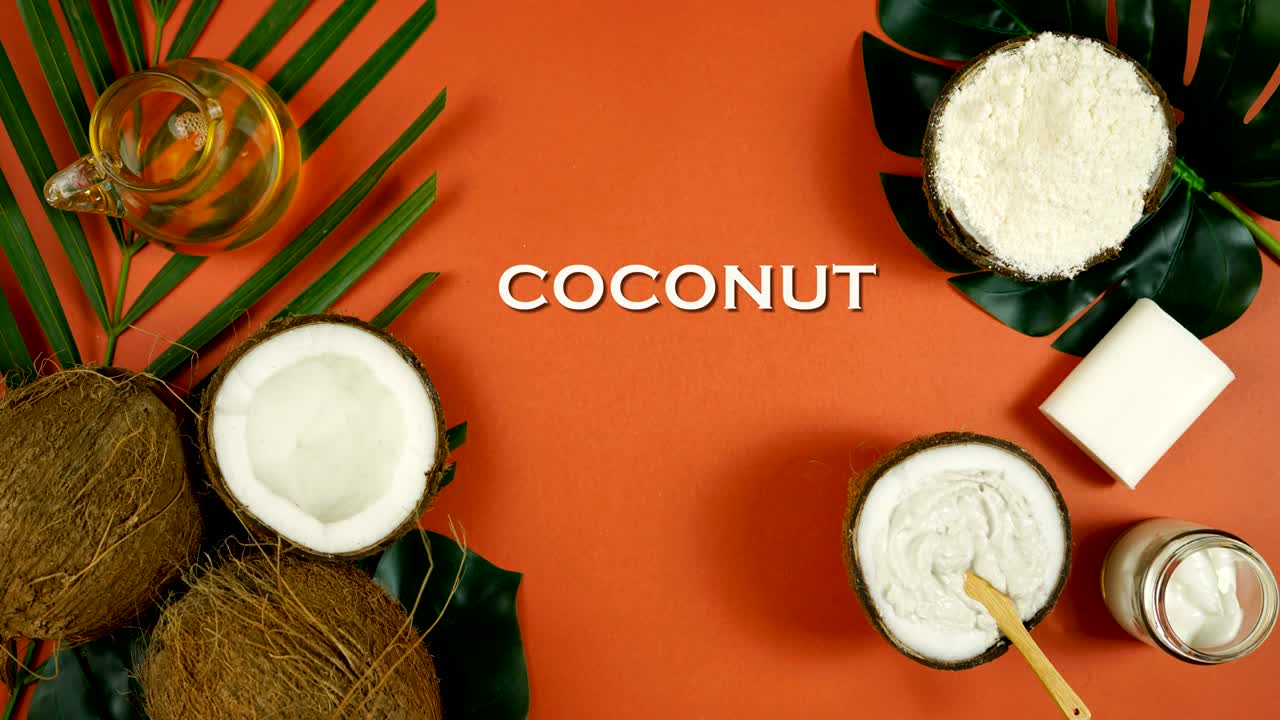 кокосовая косметика с мылом, увлажняющими средствами и косметическими средствами, коричневый фон.