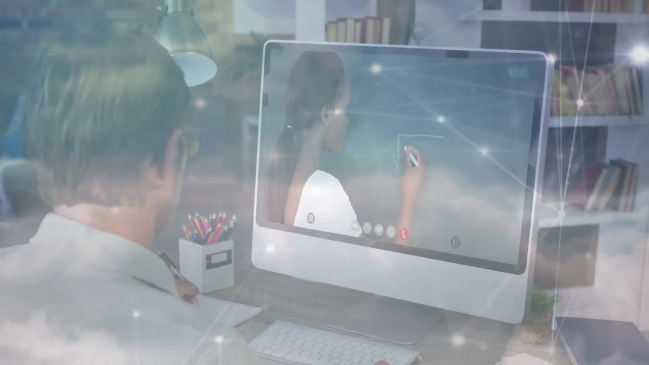 비디오 통화를 위해 컴퓨터를 사용하는 코카시안 사업가에 대한 연결 네트워크의 애니메이션