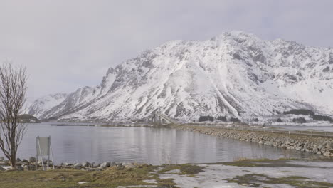 Brücke,-Die-Inseln-Im-Winter-Auf-Den-Lofoten,-Norwegen,-Verbindet