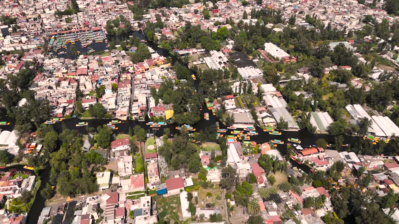 trajineras en xochimilco, viaje a través de la historia y la cultura en la ciudad de méxico