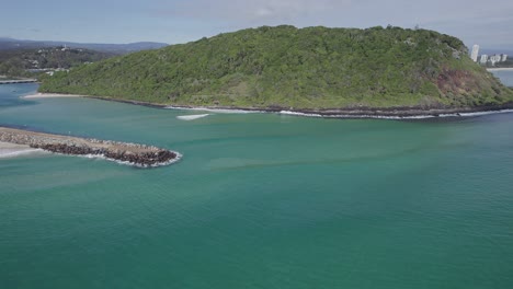 Tallebudgera-Creek-Mouth-Between-Tallebudgera-Seawall-And-Burleigh-Headland-In-Queensland,-Australia