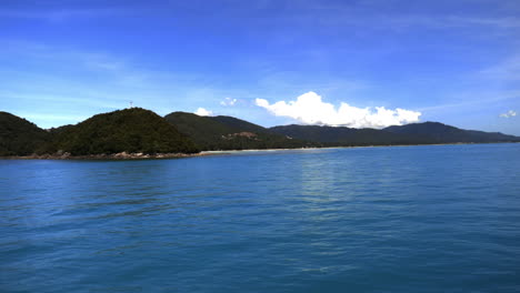 Looking-at-the-sea,-island-and-sky-from-the-sea