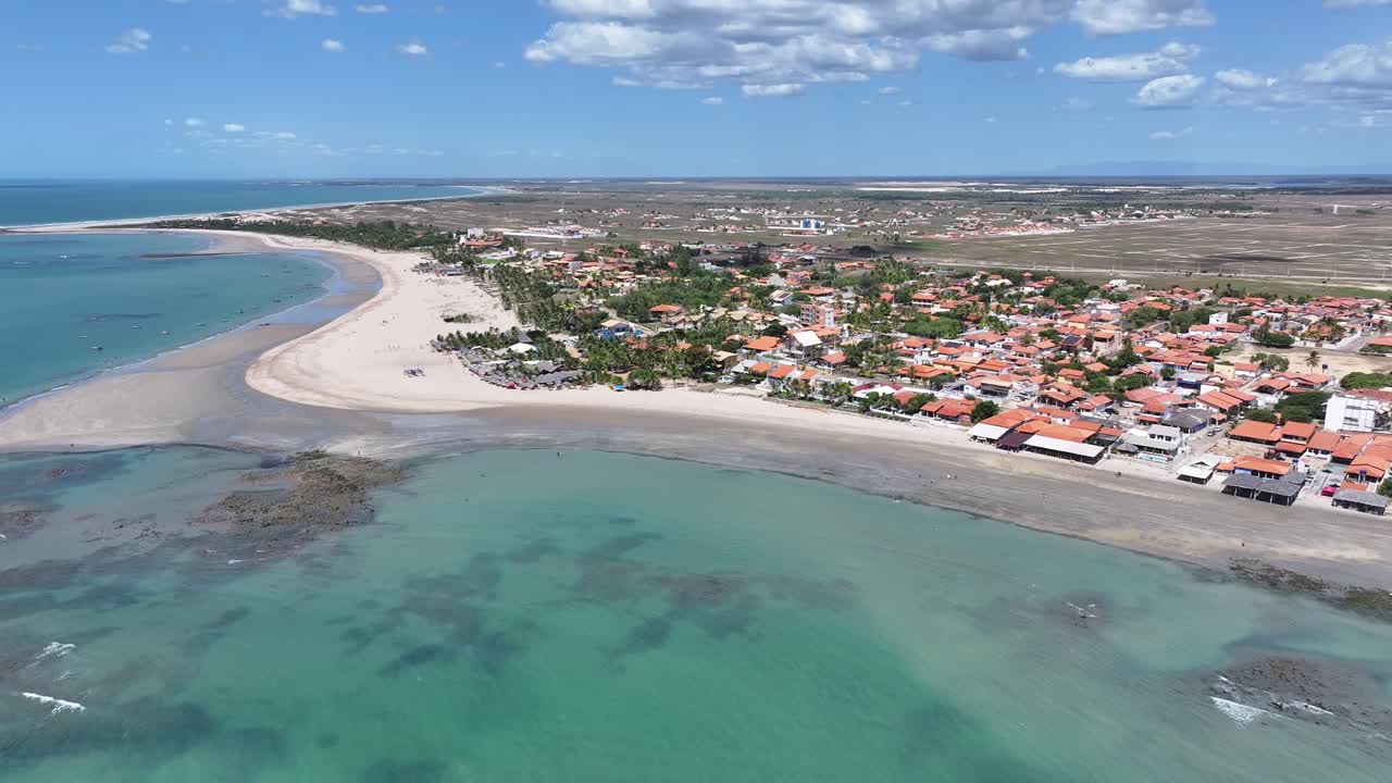 Praia do Coqueiro em Luis Correia, Piauí, Brasil. Horizonte da praia. Paisagem natural. Viagem de verão. Praia do Coqueiro em Luis Correia, Piauí, Brasil. Cenário tropical