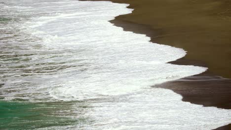 Closeup-view-of-ocean-waves-on-the-Pacific-Coast-of-California