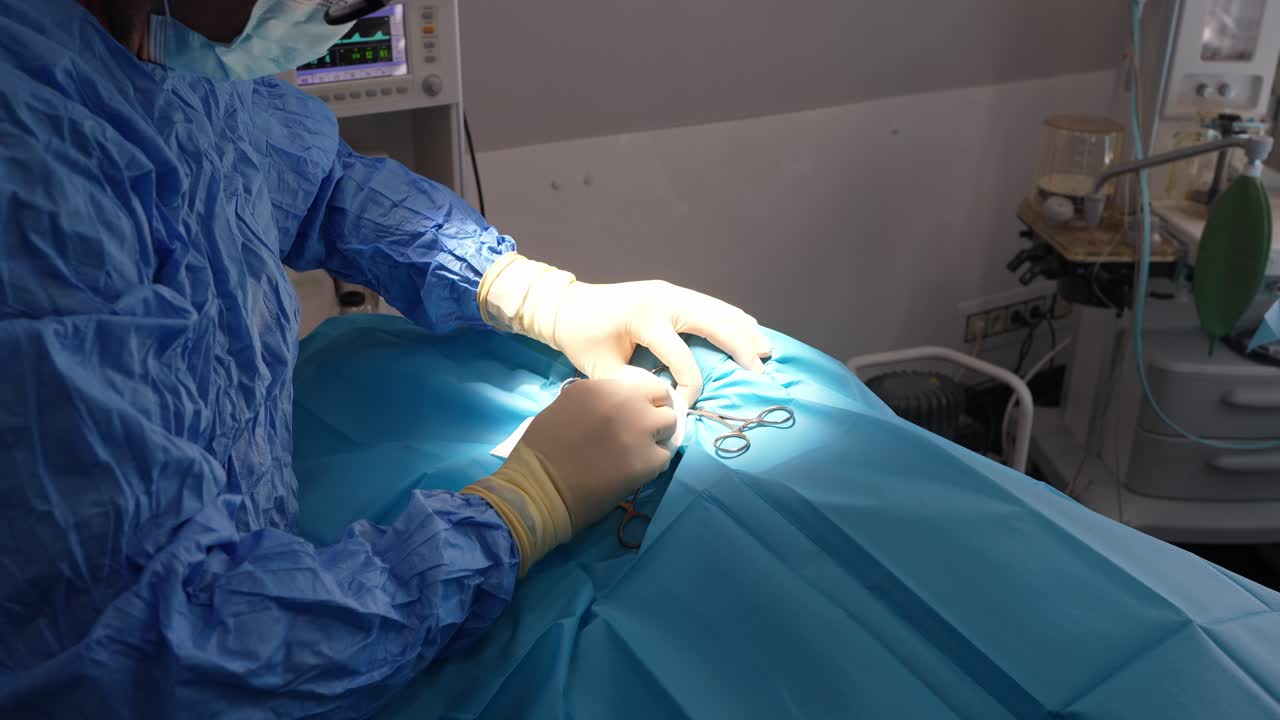 Procedura chirurgica in sala operatoria