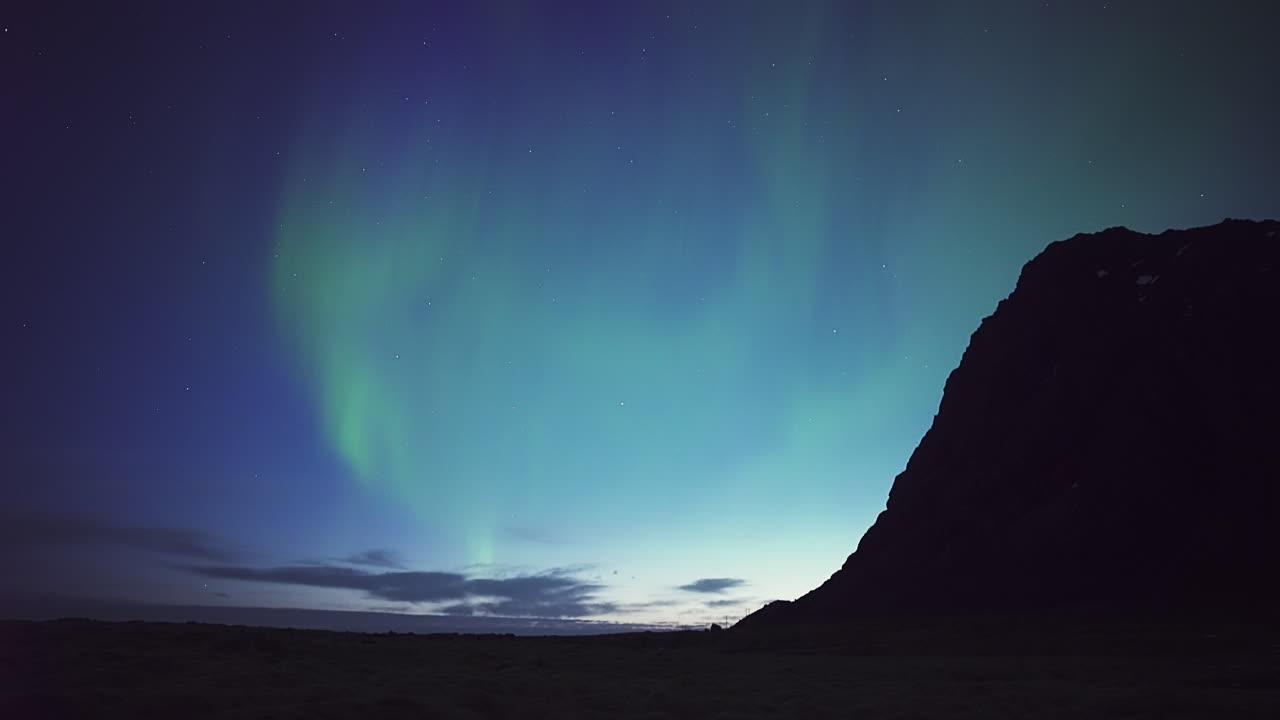 hermosos colores tenues de la aurora al amanecer - ancho