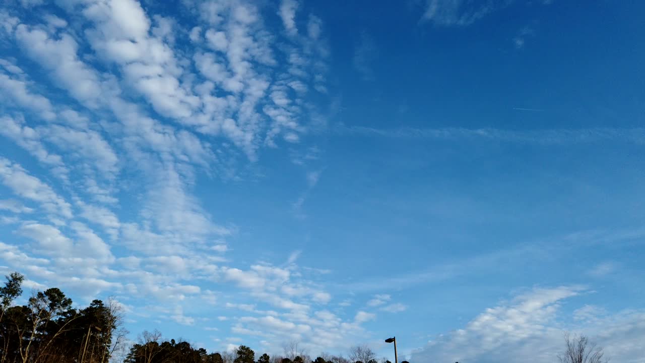 하늘과 구름의 시간 경과에 따른 주간 팬