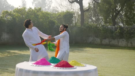 indian people celebrating holi festival