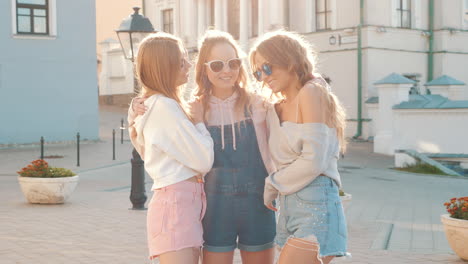 three friends enjoying the city