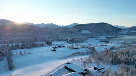 Hermoso-Paisaje-Invernal-Filmado-Con-Un-Dron-En-Fylling,-Ålesund,-Noruega
