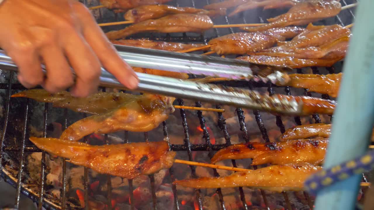 그릴 bbq 목탄 구운  ⁇  날개 야시장 거리 음식 부스 요리 베이크 연기가