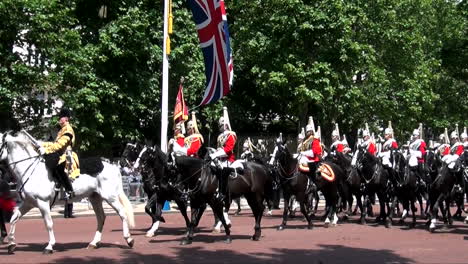 Marcha-Del-Desfile-De-Colores-En-Londres,-Inglaterra-Con-Caballería-Doméstica