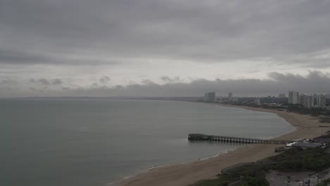 Tiro-De-Lapso-De-Tiempo-De-Místico-Día-Nublado-En-La-Playa-En-Punta-Del-Este-En-Uruguay