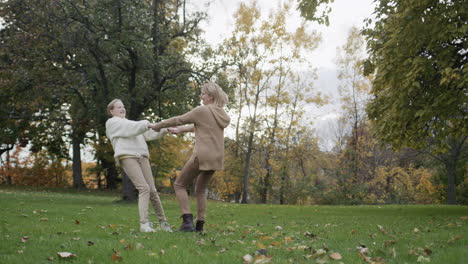 Mom-with-a-teenage-daughter-have-fun-in-the-autumn-park.-Good-time-together-slow-motion-video