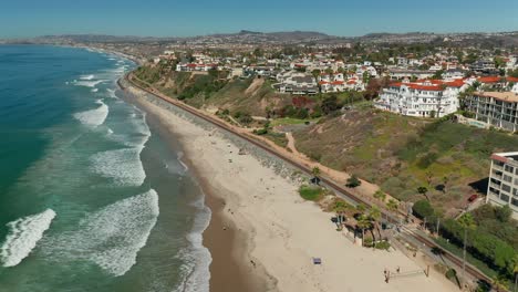 Vista-Aérea-De-Las-Vías-Del-Tren-Cerca-Del-Parque-Linda-Lane-En-San-Clemente,-California