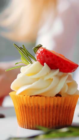 strawberry cream cupcakes