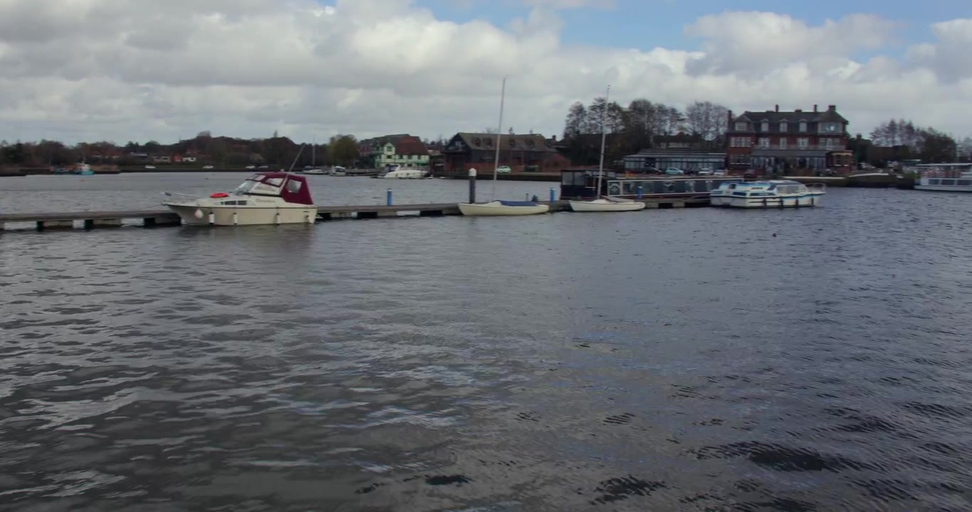 Bred panorering med udsigt over Oulton Broad
