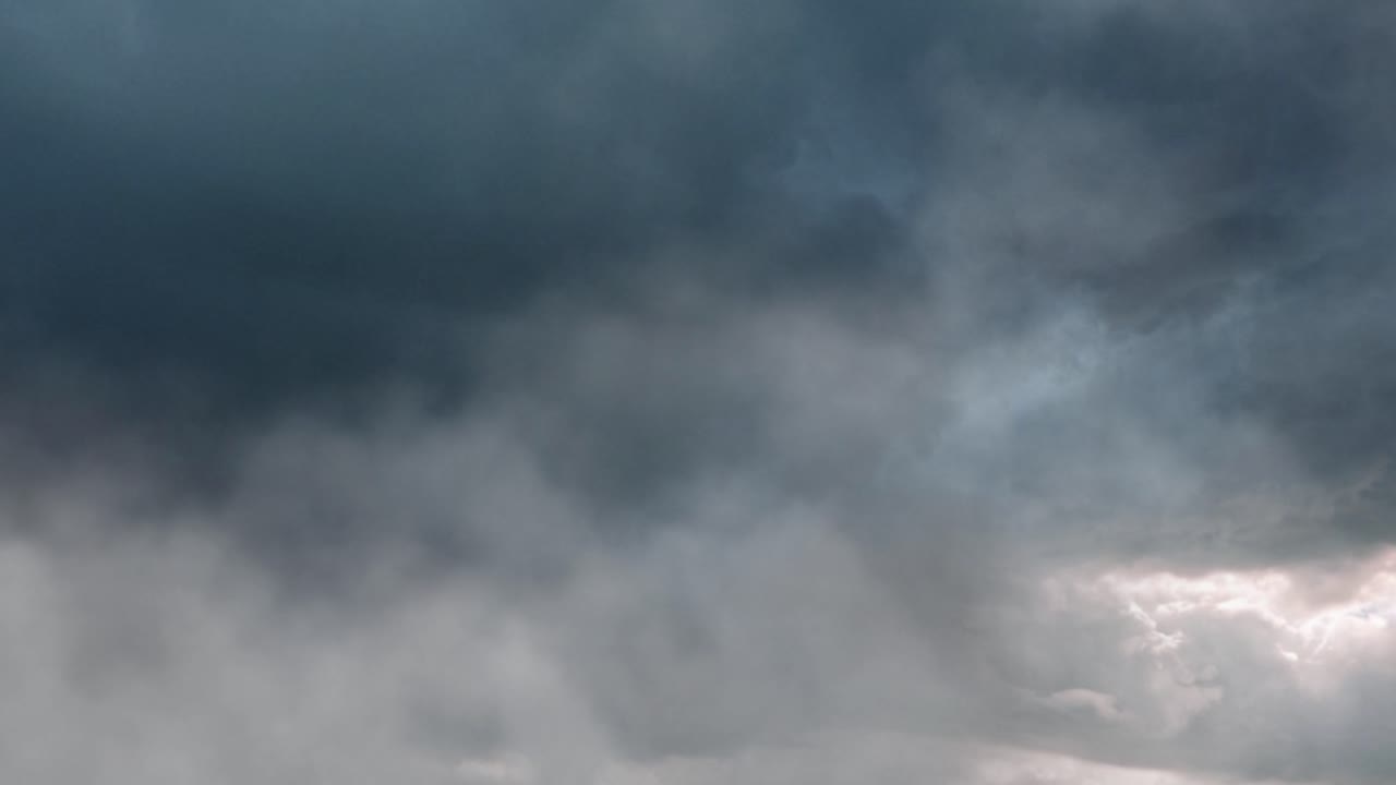 Awan kumulonimbus dengan badai petir, latar belakang alam
